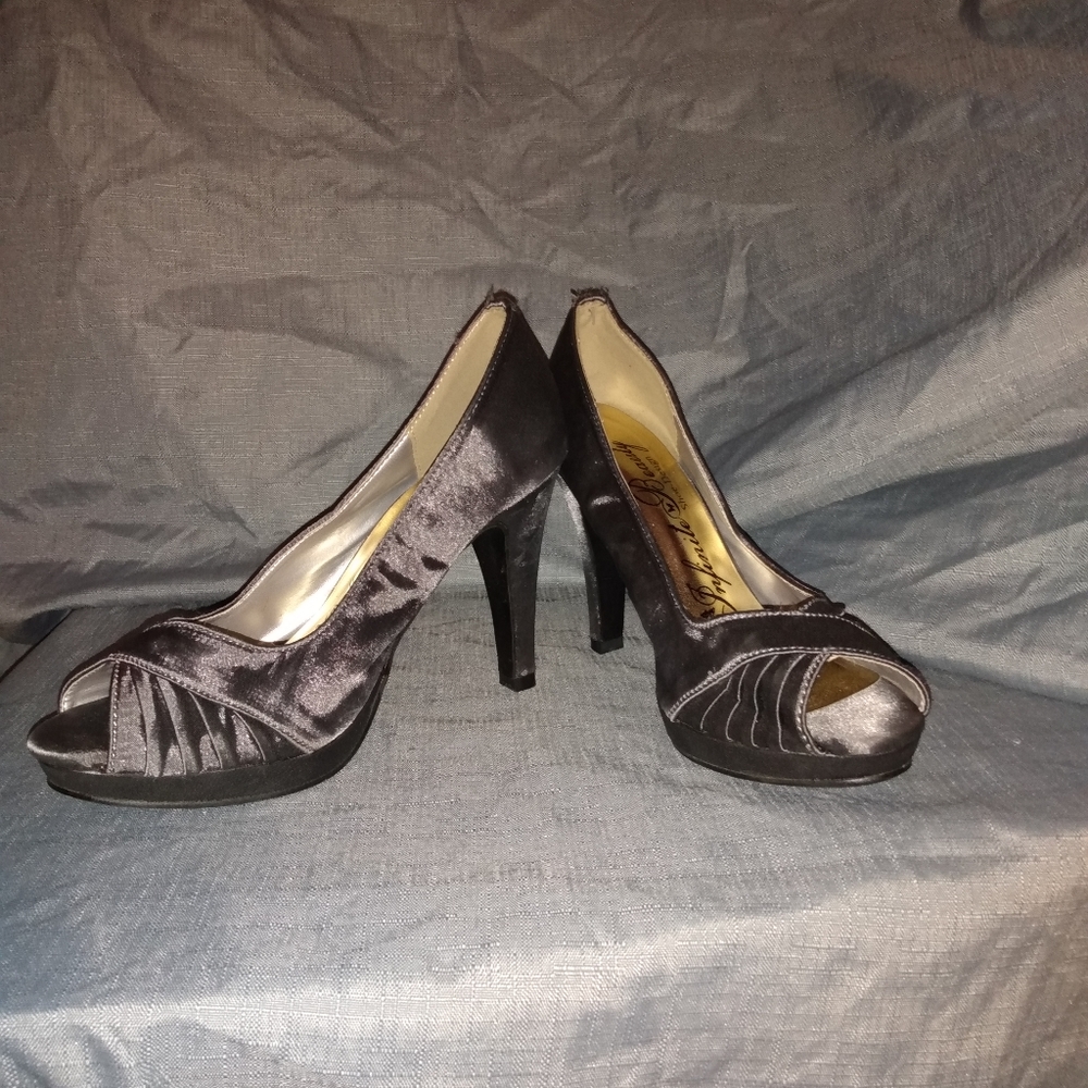 Heels - Picture 3 of 4